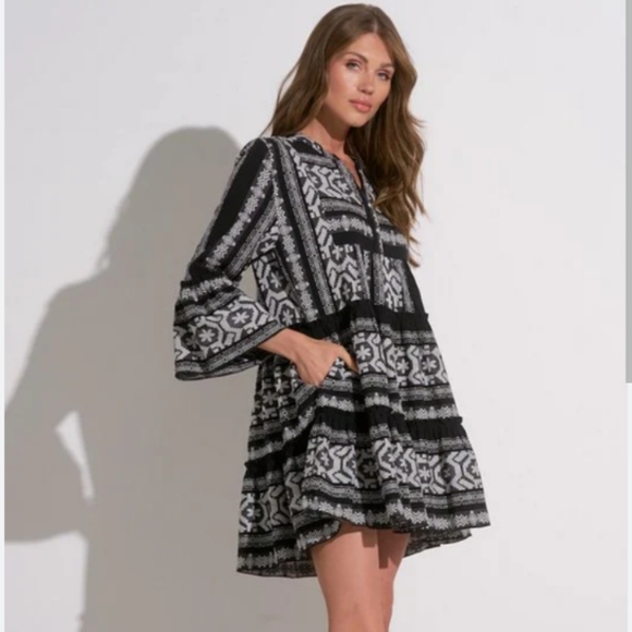 Elan Dresses & Skirts - Elan Black and White Charli Dress Size Large with pockets